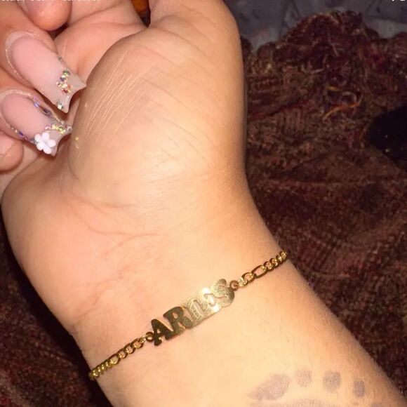 - ⭐️10k Gold Constellation Nameplate Bracelet / Anklet Figaro Style Chain - Picture 10 of 16